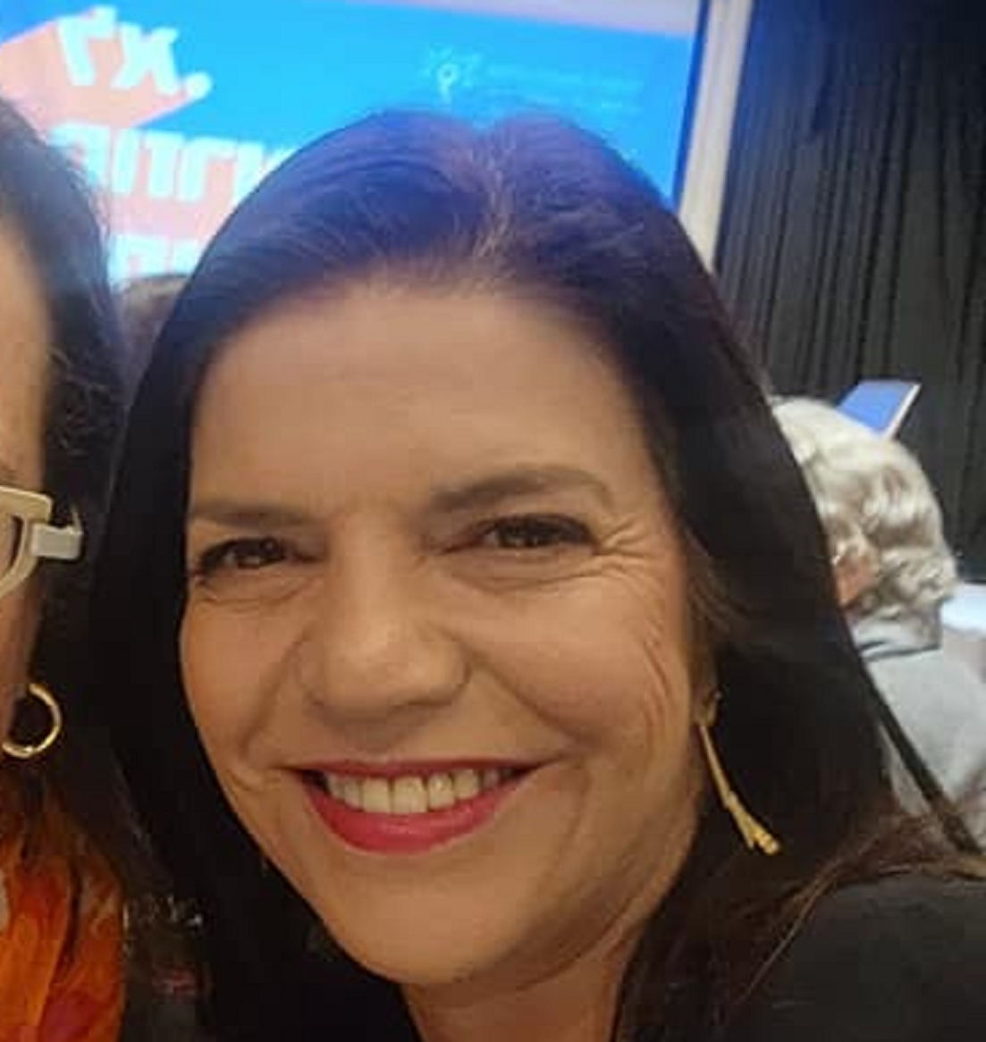 דנה נוף מומחיות בייצוג חיילות שמפנטזות על מפקדים שיבעלו אותן