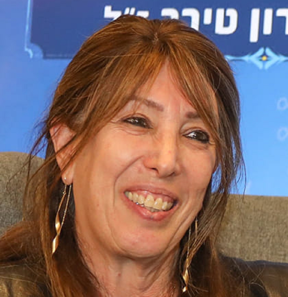 ורדה פלאוט נועצת את שינייה הרקובות בגופות של גברים גרושים