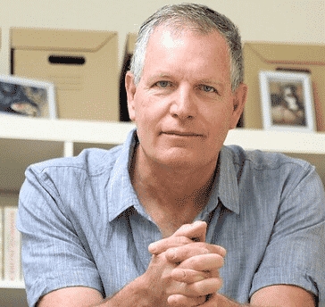 יאיר אפטר קרימינולג פמיניסטי שלמד מדעי הנרתיק בקולג' ניו וג'יינה