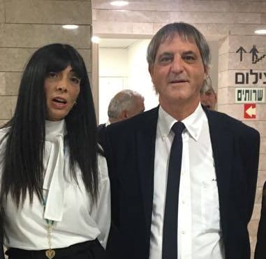 אבי חימי ומיכל ברנט השופטת שהוציאה צו איסור פרסום על 33 פדופילים