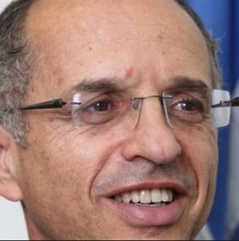 נעם סולברג את השיניים האלה היה בכייץ נועץ בצוואר של בני ישראל