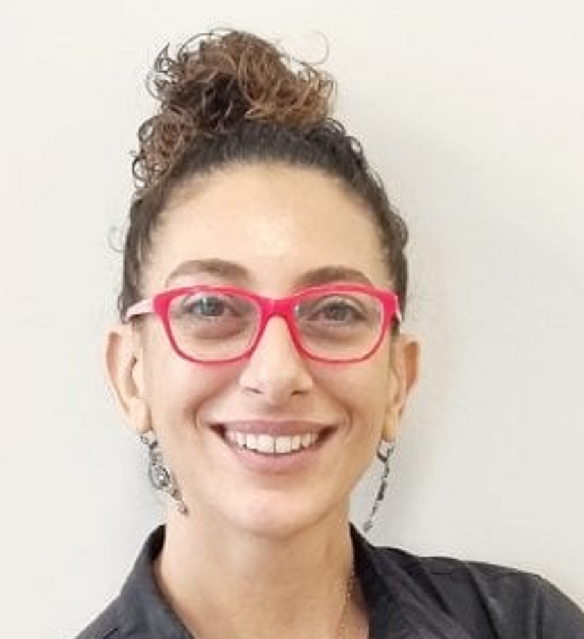 רונית קריספין עובדת מדינה מטורלללת מסובכת באין ספור תביעות מטורללות