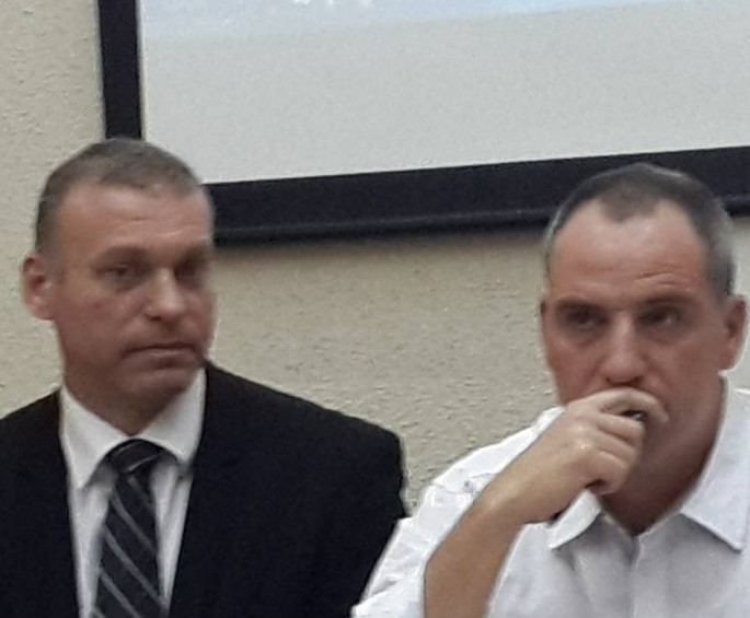 יניב מויאל עיתונאי בכיר בעדנה קרנבל עם ליאור לב בכנס למען גברים גרושים