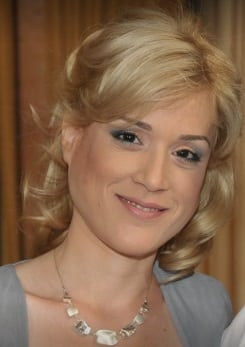 לילך בן עזרא מדושנת מעונג אחרי שסחטה חייבים בהוצלפ ומילאה את הכיס