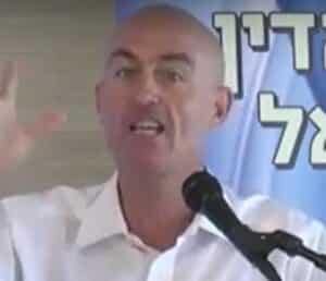 שמאי בקר חפן ציצים של הבת שלו והושעה ל 4 חודש