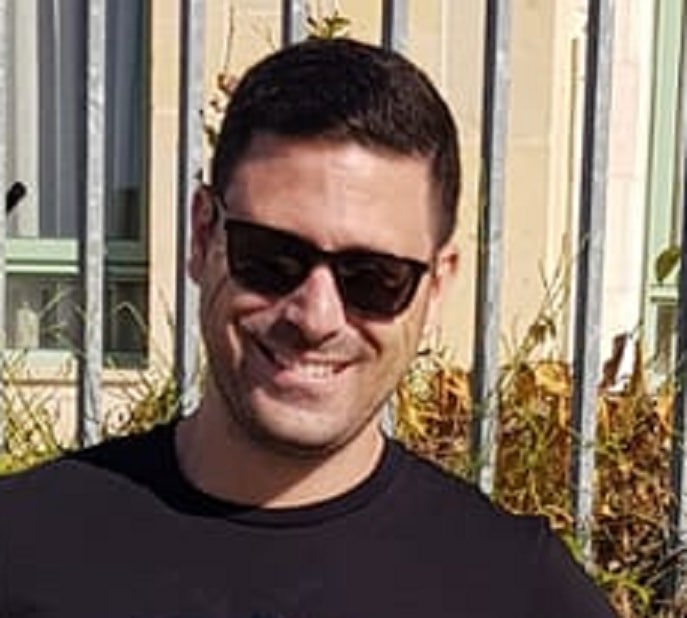 רז מנגל תופר תיקי חדלפים ופשטרים