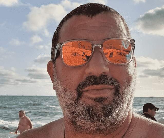 אלון חכמון עיתונאי זבל במעריב שמוכר כתבות תמורת הדלפות מהמשטרה והפרקליטות
