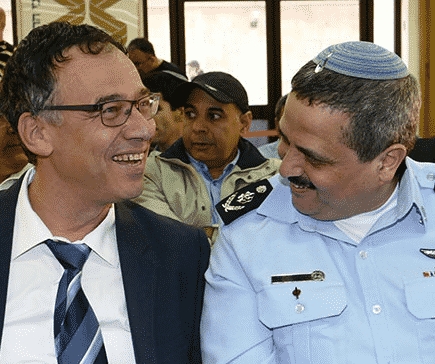 שני ליצנים רוני אלשייך ושי ניצן מצאו נחמה זה בזה כי שניהם רקובים ומושחתים