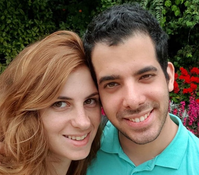 אור ארבר ובת זוגו שלא משתגלת מאחור