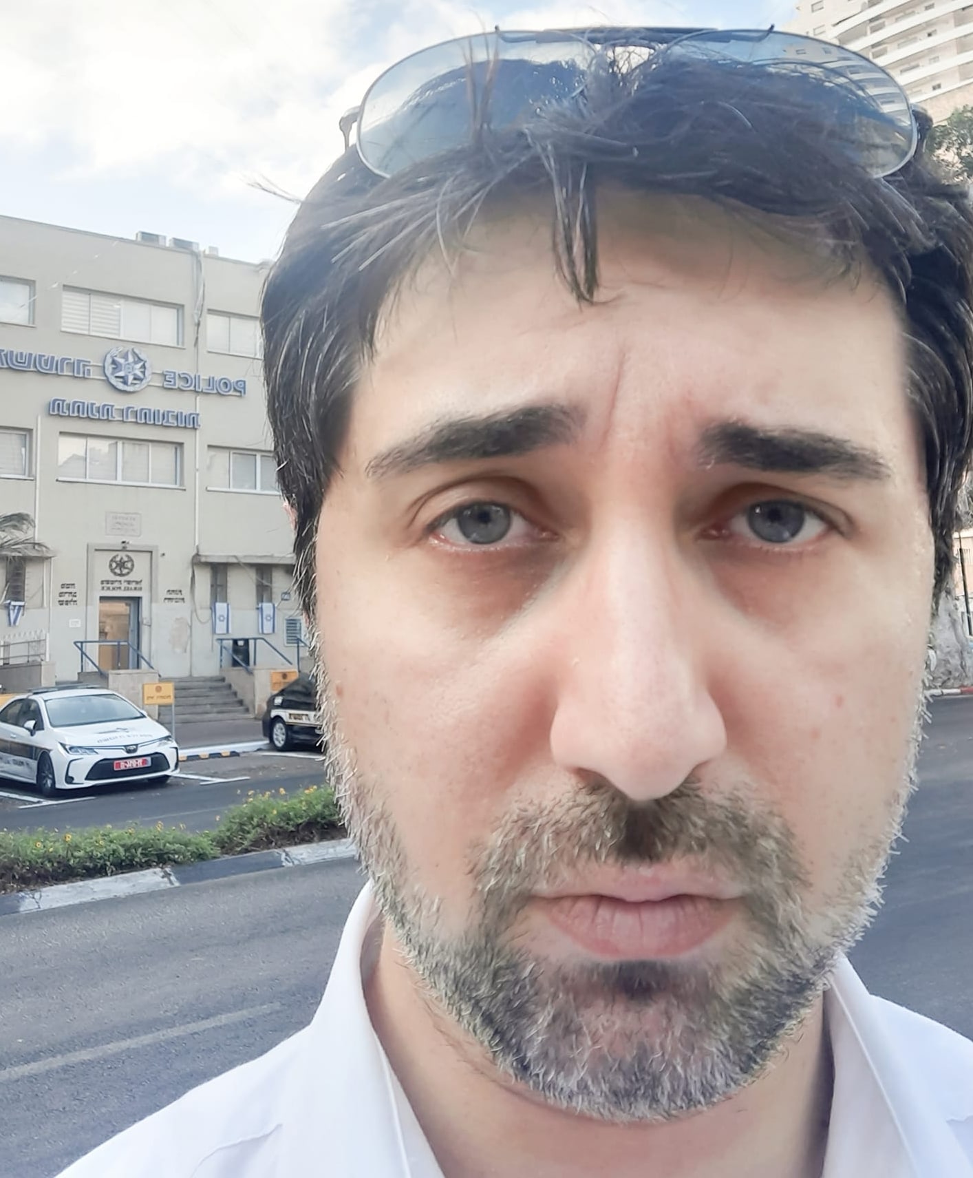 יניר גליס עוד עורך דין שמבזבז משאביו על יחצנית כוסמטיקה