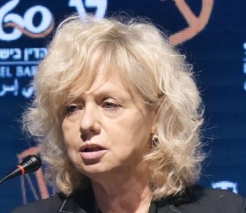 גלי בהרב מיארה מקומטת מאוד גם השכל שלה התקמט
