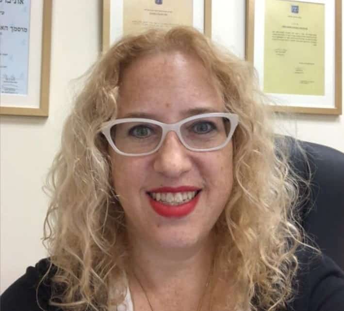 עידית בן דב ג'וליאן כלבת השטן ציצים וכוס מקבלים שירות ויאייפי