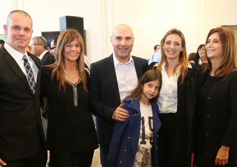 טקס ההשבעה של אושרית הובר הימן השניה מימין ובעלה החאמן ינון הימן בקצה משמאל