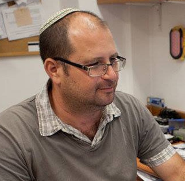 צביקה כהן חוקר משטרה פורנזי עם אפס ידע בראיות פורנזיות