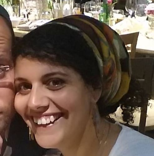 רוני מזעקי שפרן עובדת סוציאלית עם אקנה - איפה האקנה תמונה מ 2016