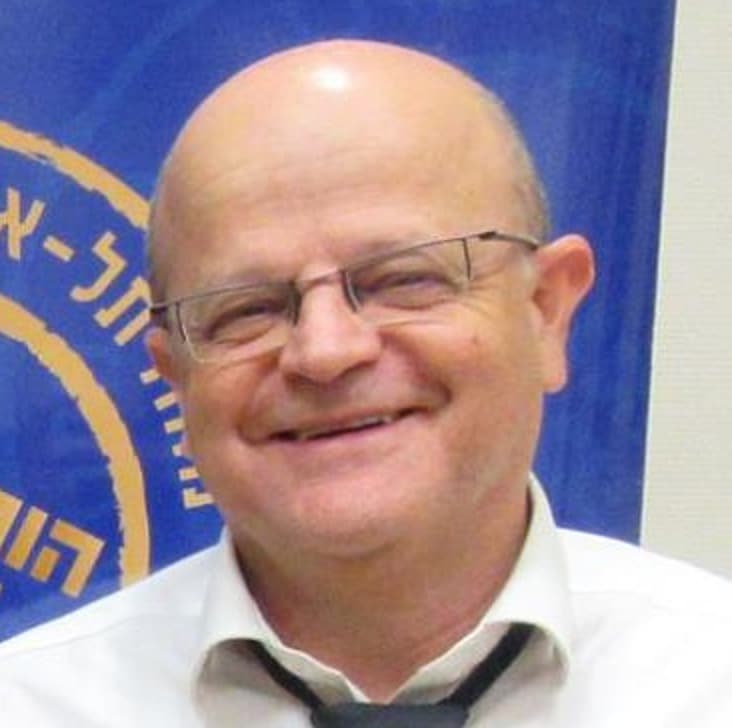 שאול אבינור אישה גרושה שדופקת את הבעל שלה עושה בשכל