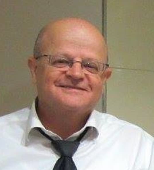 שאול אבינור מתרגש כאשר הוא שומע את צלילי הווגינה הרוטטת בדמעה
