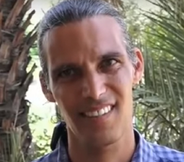 יגאל רצון הבן של גואל רצון שולל את טענת הנשים לשעבוד מנטלי