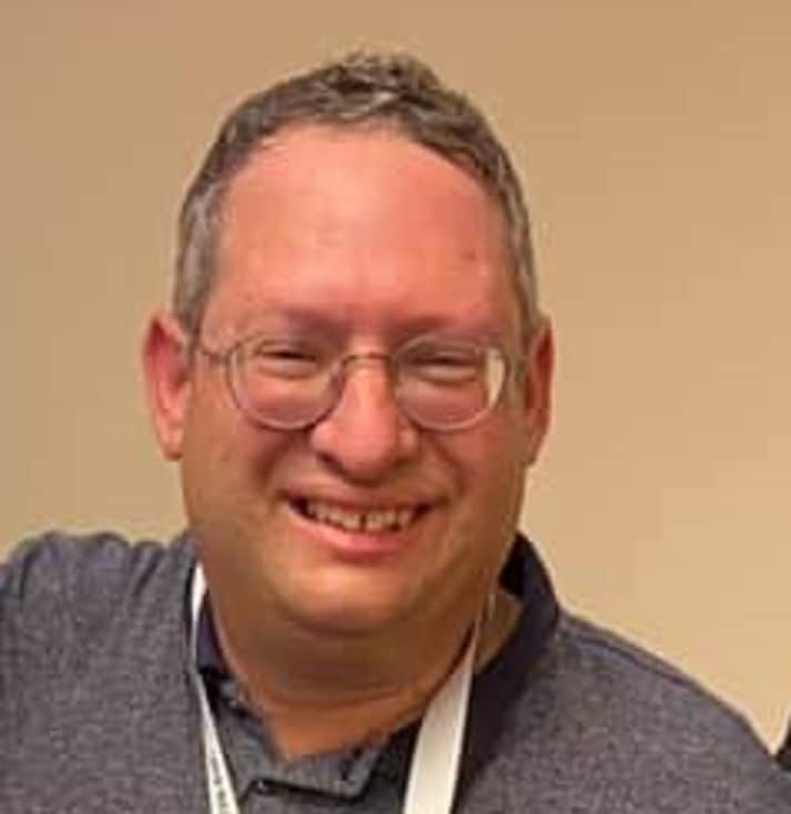 נפתלי שילה כלב פמיניסטי הסוגד לסירחון הווגינה