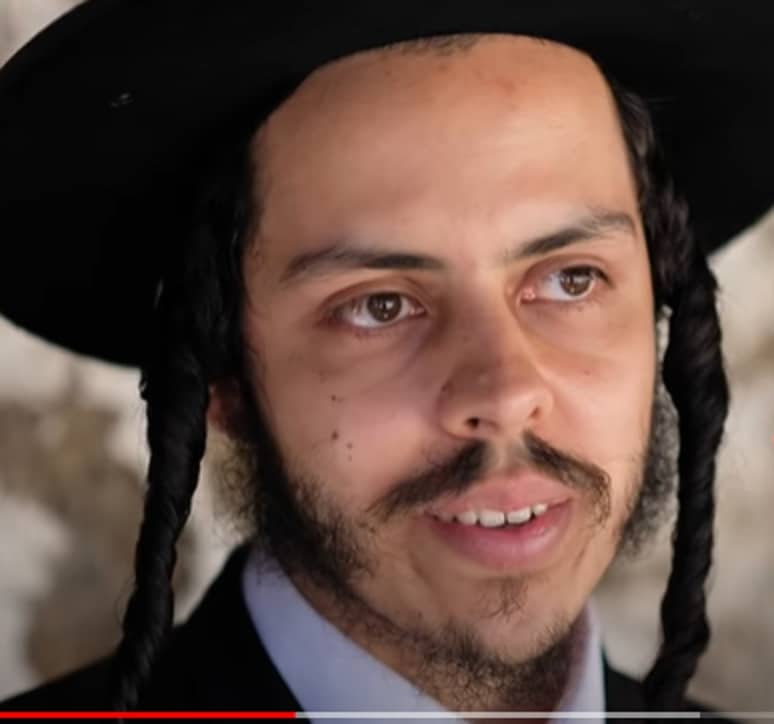 עובדיה גוזמן חבר בקהילת לב טהור דובר ספרדית שוטפת