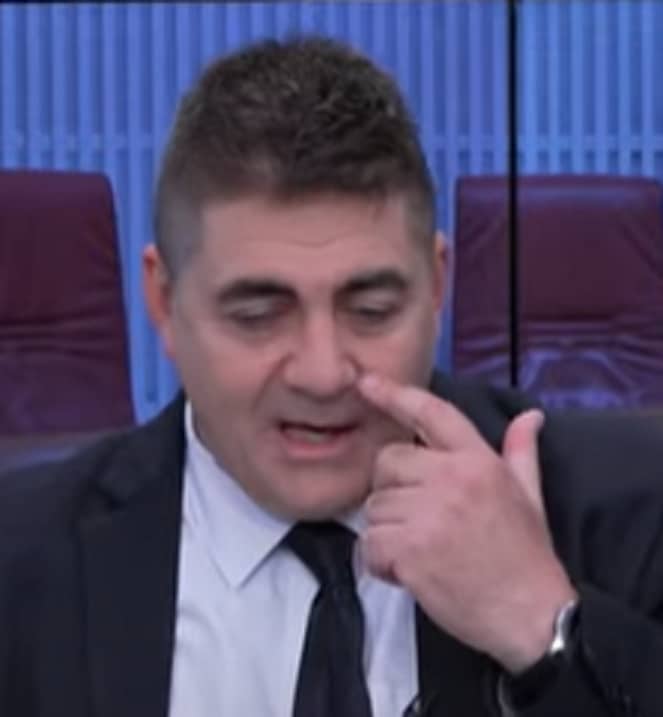 רון לוינטל מחטט באף אולי יש שם לשון הרע