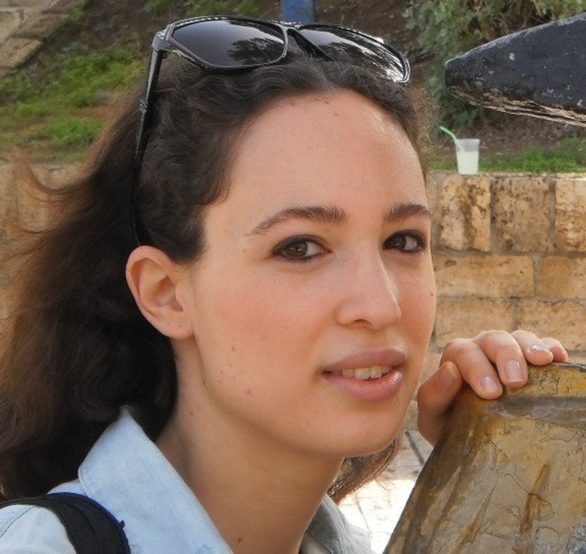 אורית מנצ'יקובסקי זנזונת מגדר ב 2011 גדלה להיות שוטרת בבונית