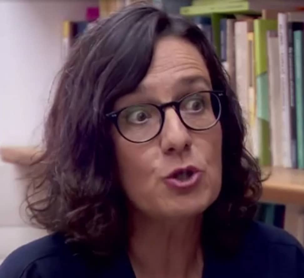 דפנה הקר בכירת הזונות הפמינאציות באקדמיה הישראלינאצית