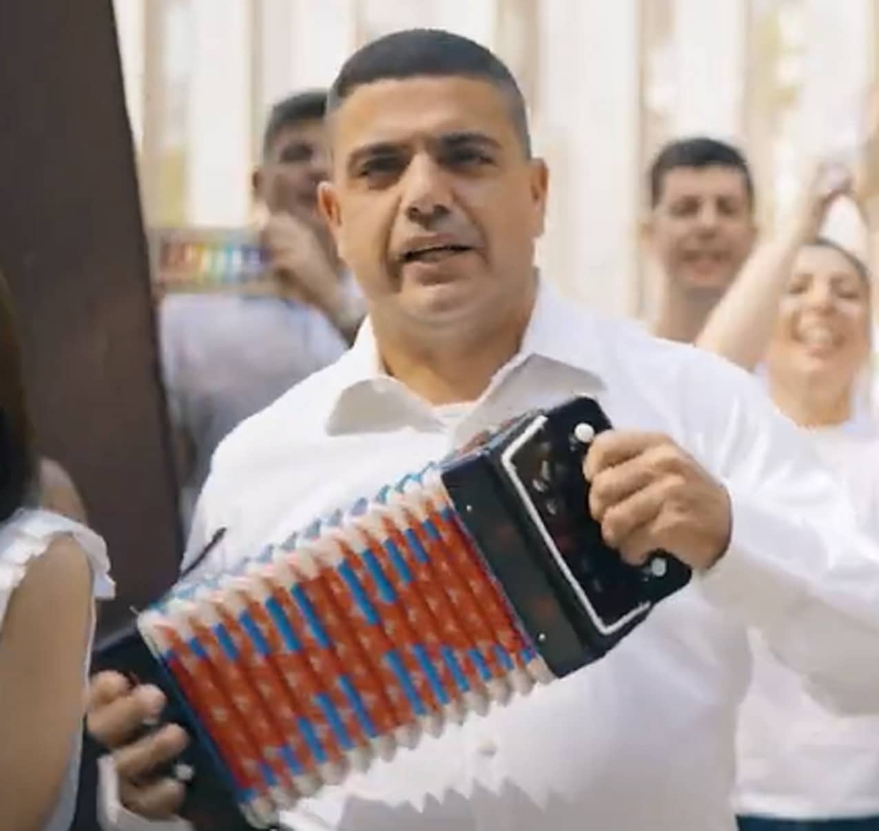 צחי עוזיאל יוצא במחולות הווגינה