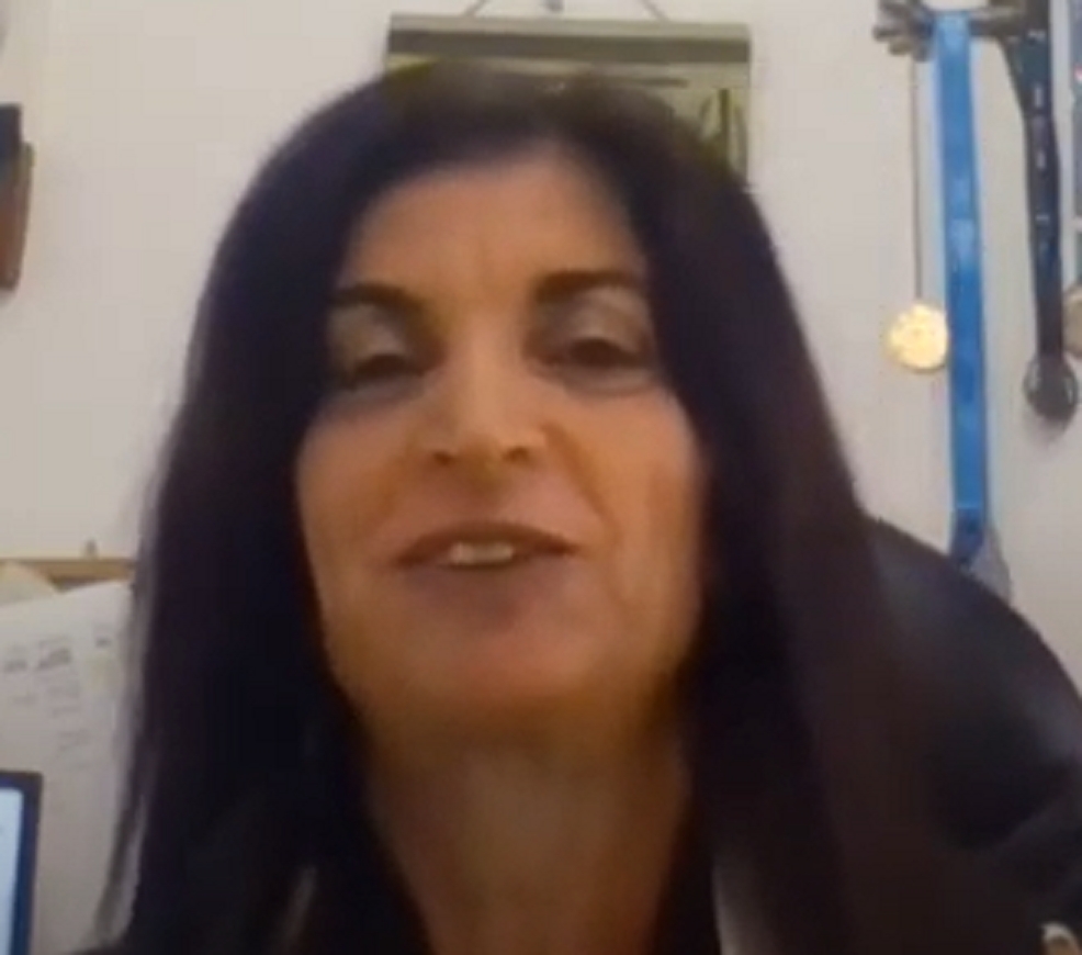 אורלי מור אל מסדרת לזונות הפטרים סיטונאים בפשיטת רגל