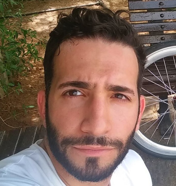 גל גבאי צייד גברים חולדה שרוצה דם על הטפרים