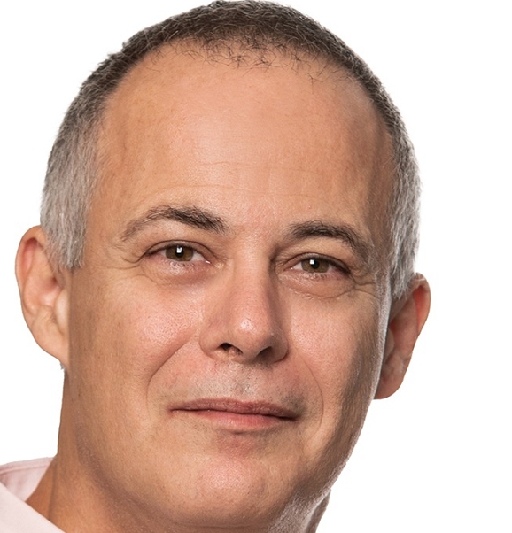 שרון ברקנפלד עוס ניהל פנימיות לילדים חטופים עי הרווחה היום עושה חלטורה במכון טל