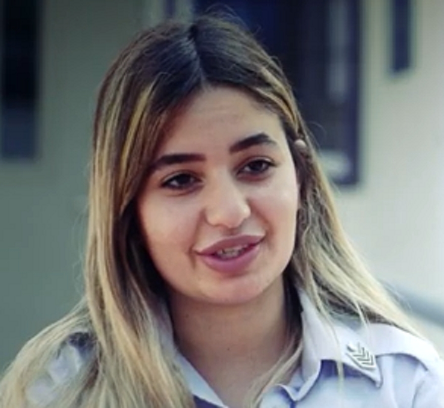 הודיה סתלקול כלאית שבס דוחסת אנשים לקופסאות סרדינים