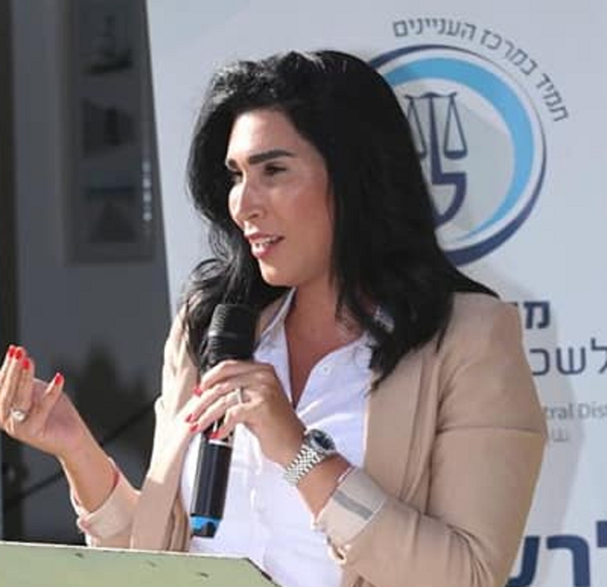 הילה יחזקאל התחברה לוורידים של רומי קנבל כדי לקבל הרצאות בלשכה