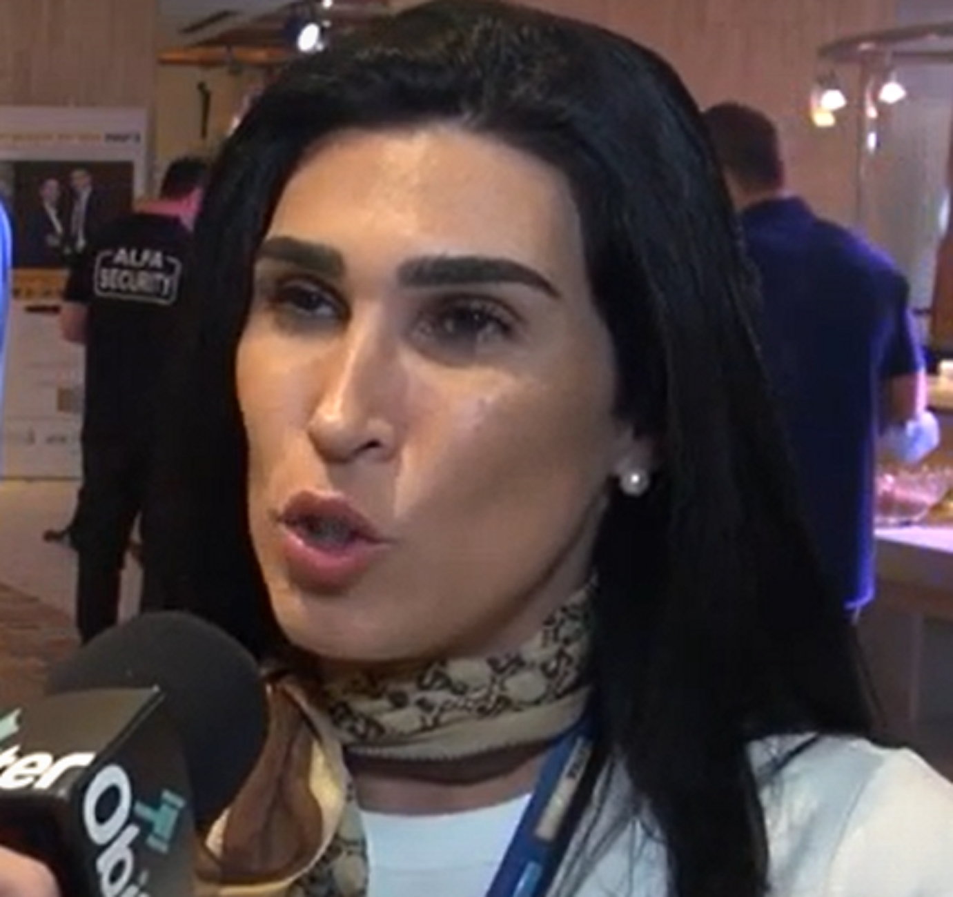 הילה יחזקאל פיתתה את אבי חימי שיראה לה את הזין שלו ונגעלה