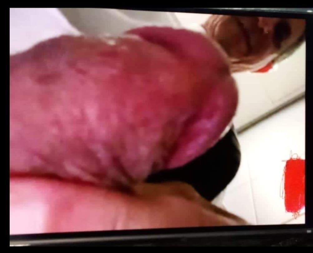 זווית הצילום של הילה יחזקאל את הזין של אבי חימי