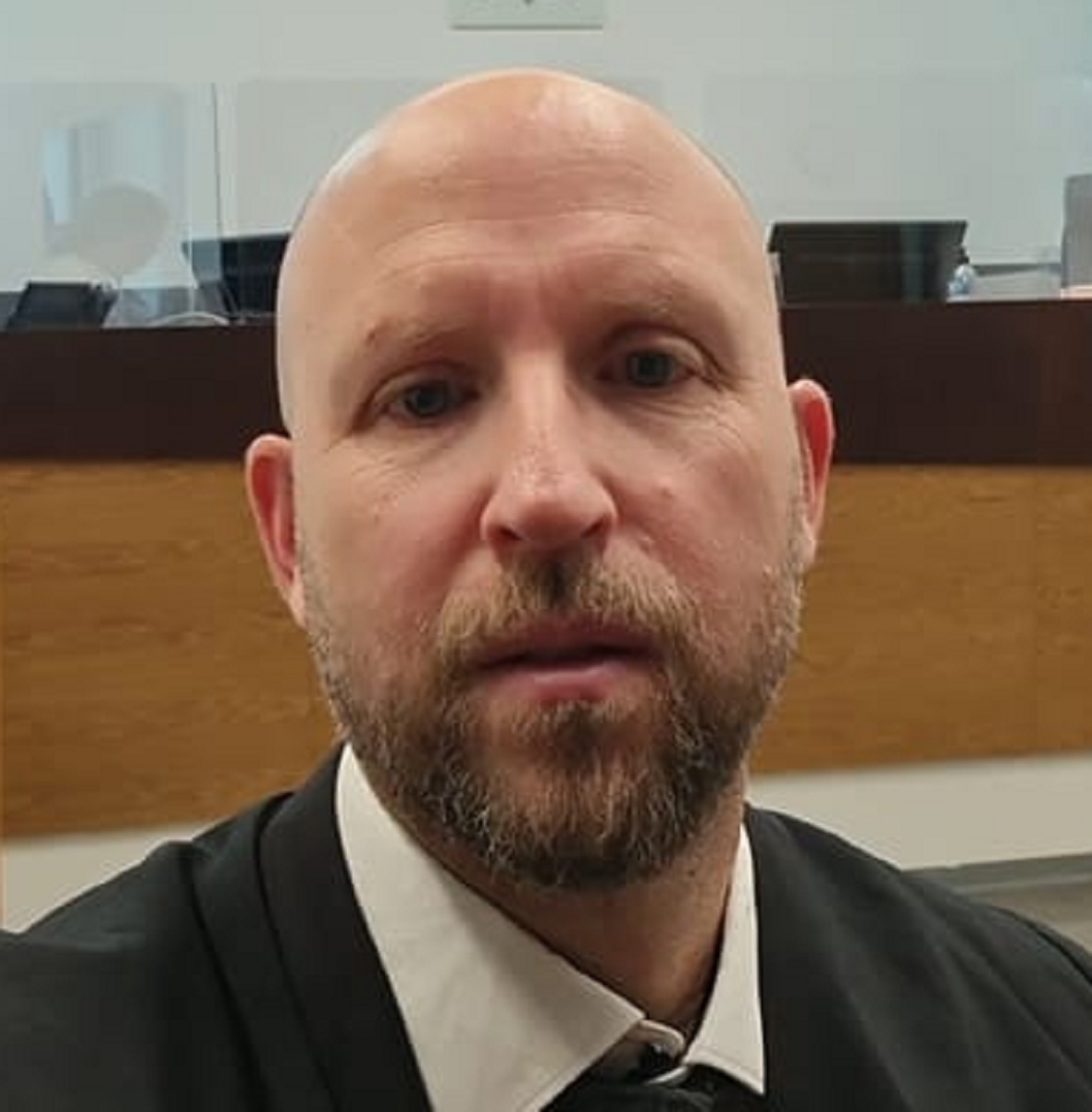 לירון פרמינגר הוטרד מינית עי הקוקסינלית שני רופא - אהוד רופא