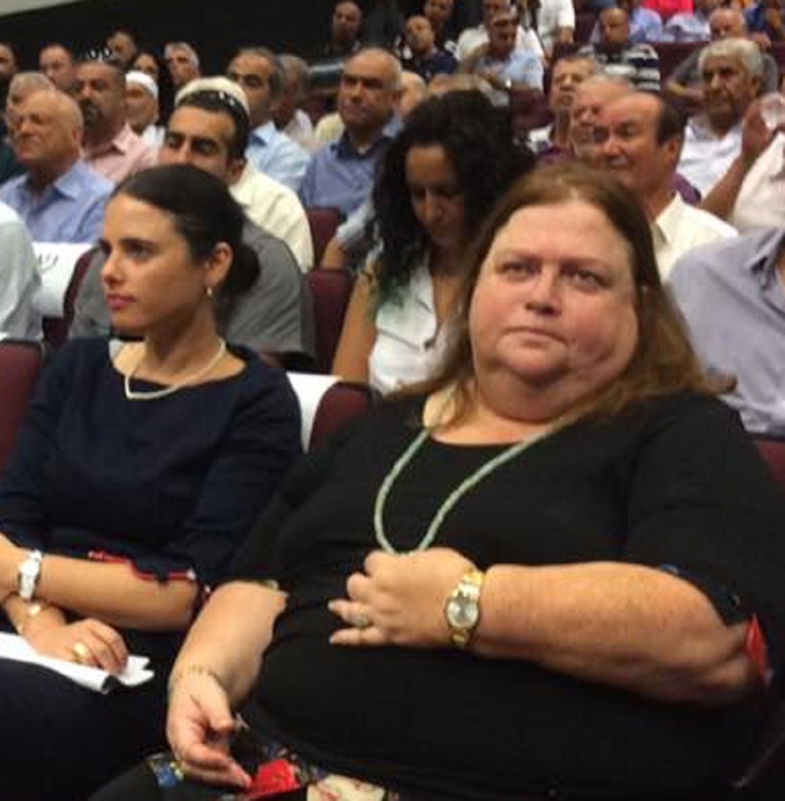 עינת רון עם אילת שקד בטייבה אפי נוה הזמין אותה