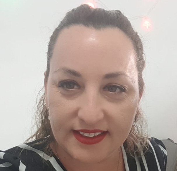 ענבר לב לא מצליחה למצוא לקוחות חושבת שיחסי ציבור יביאו לקוחות