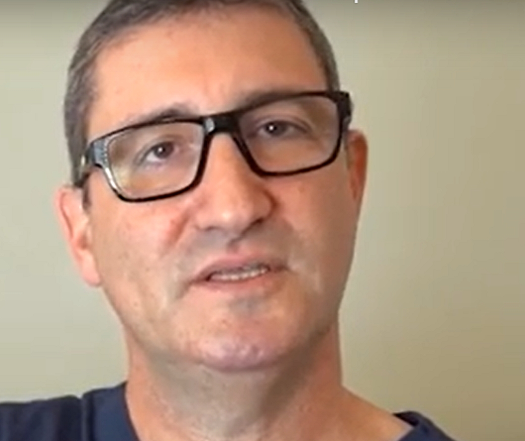 בני שכטר רק רצה לעזור לנשים עם בעיות גניקולוגיות ותפרו לו תיק אונס