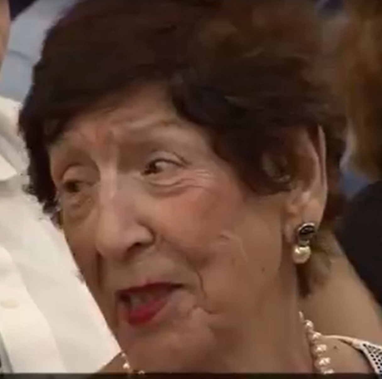 עליזה שהרבני גרוטאה גריאטרית שהמליטה מהכוס שלה את אורי שהרבני שהם