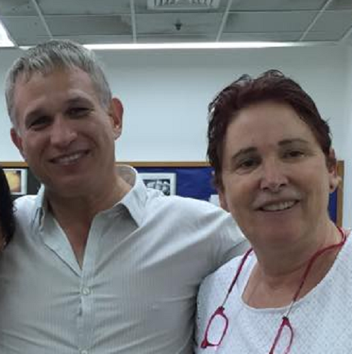 חן קוגל עם תמי אולמן חולת פרסום דוחפת עצמה לכל מצלמה