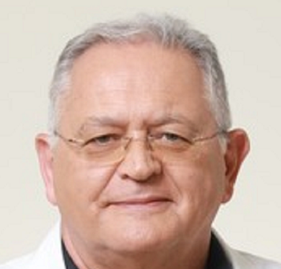 פרנסיס סרור כירורג שטינקר של המשטרה מפליל גברים ניסים חדאד