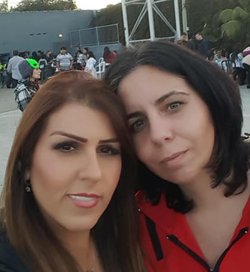 אודליה צריקר מימין עם לקוחה מרוצה שרית עשור יצחק