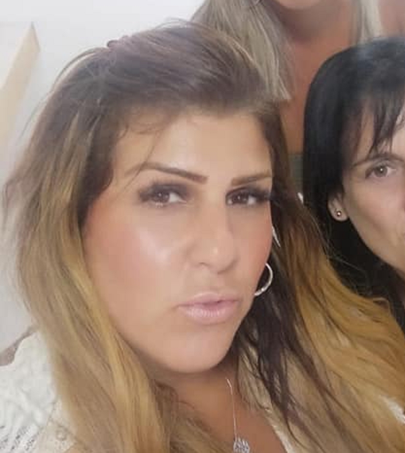 שרית עשור יצחק עושה חיים בנווה תרצה בזכות הזיופים של אודליה צריקר