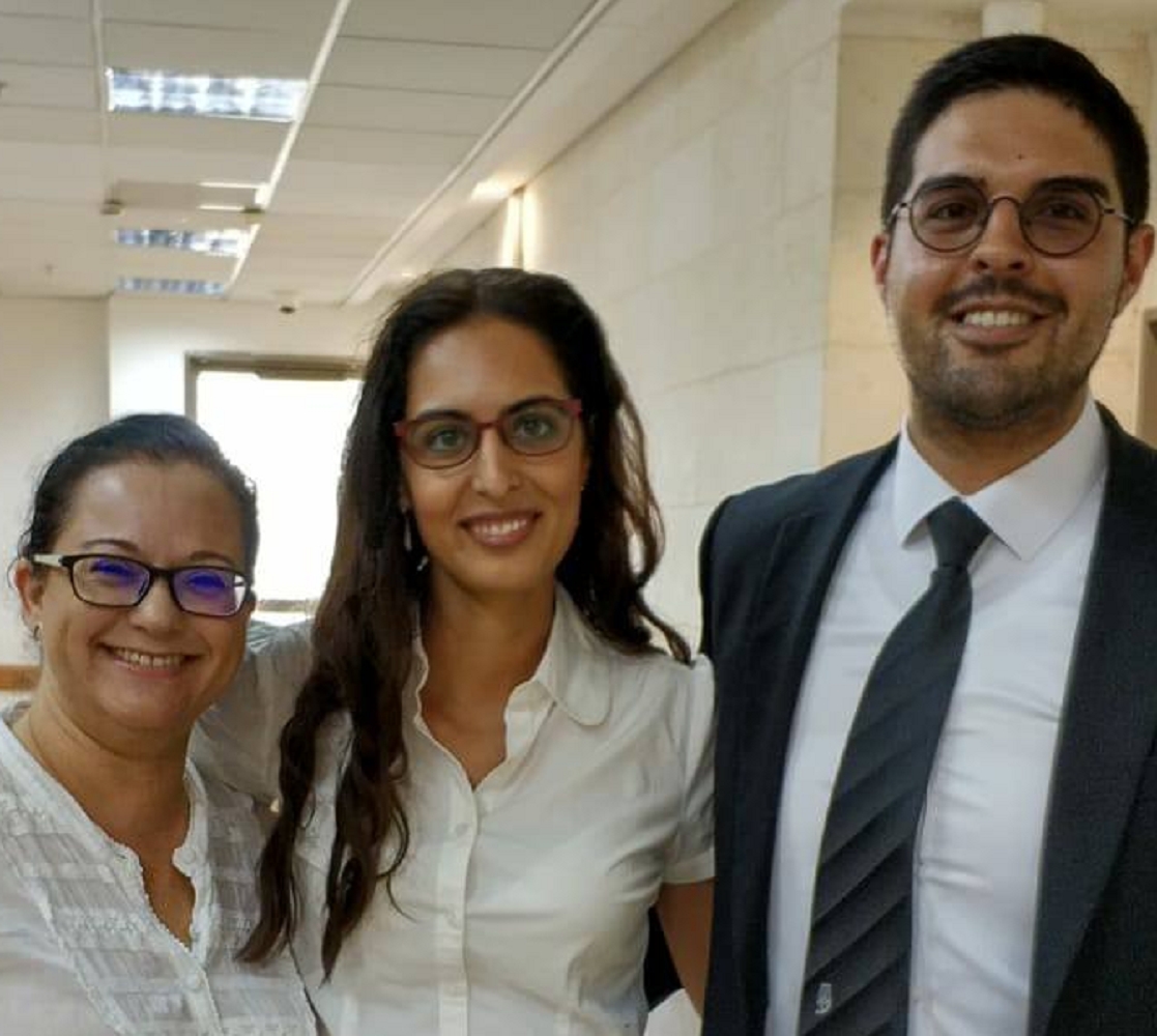 ארתור שני מימין שני אבידן באמצע ובהמת המגדר מיכל פיין משמאל