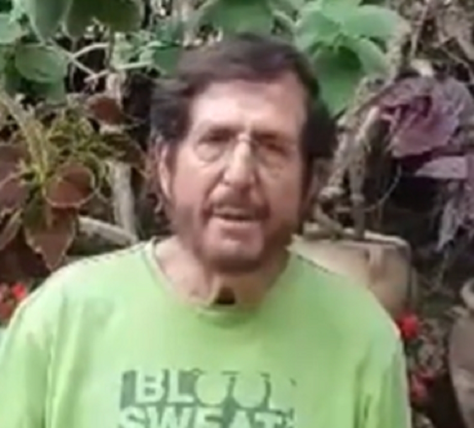 עלי כץ המפגר הזה מרצה על אבהות והורות - להאכיל חתולה לא היינו נותנים לו