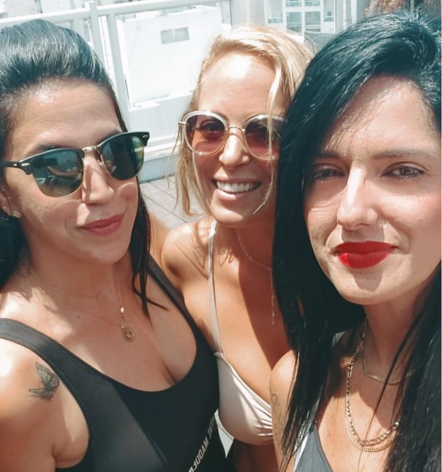 שירן פרץ משמאל והבתזוגה הבוצ'ה מלי אלקסלסי מימין