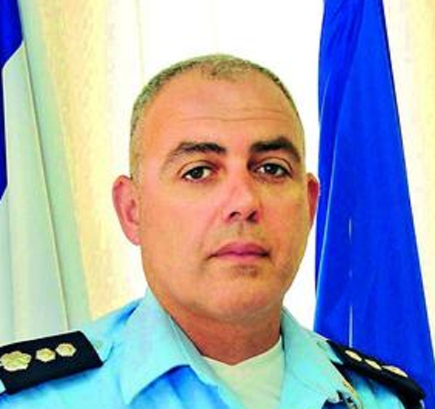 אילן סרדל בימים היפים שלו כשפינטז על מנכלות משטרה