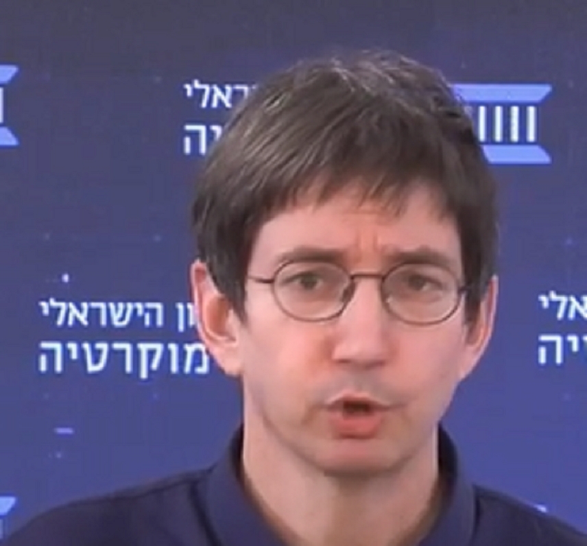 גיא לוריא חרטטן תעמולה בשירות החונטה שמרשיעה כל גבר