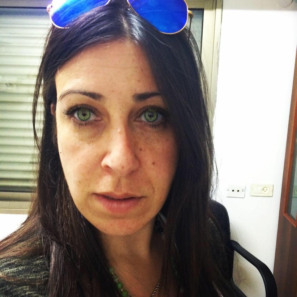 מאיה יוזבגי שפחת המין של עמית איסמן קיבלה קידום דרך הכוס